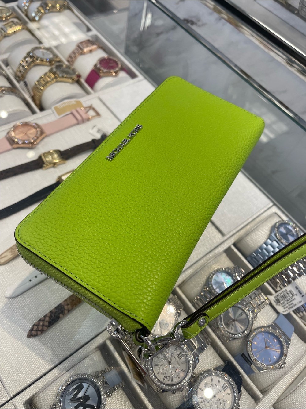 Michael Kors Lg Pebbled Leather Continental Wallet Wristlet Phone Holder 
Lime
N - Picture 8 of 16
